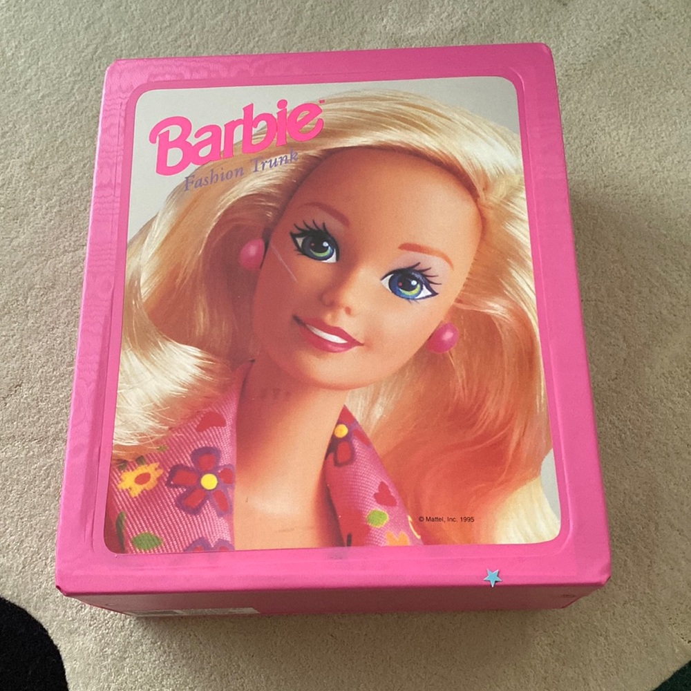 Barbie fashion trunk.